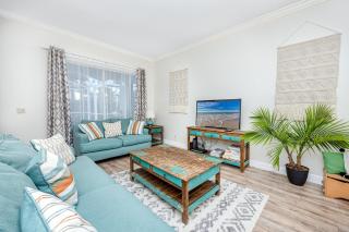 Palm Harbor Paradise - Spacious Home In Quiet Neighborhood with Heated Pool, Billiard Room, Hot Tub - Palm Harbor - 8