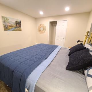 Entire Huge Basement! Fast Wifi! Private Entrance! - Salt Lake City - 8