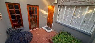Cozy 1 Bedroom Cottage - Johannesburg - 4