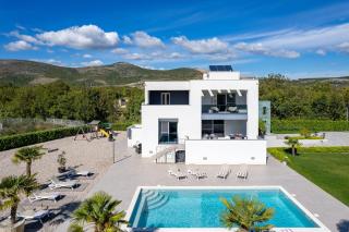 Villa Marijeta exclusive 5 star villa with 50sqm private pool, 6 bedrooms and playroom - Split - 8