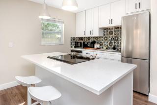 Modern Vacation Home 3BR 1BTH Close to Gulf Beach - 7