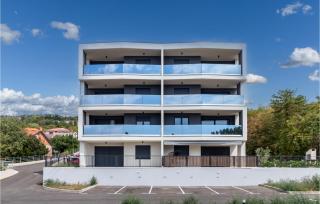 2 Bedroom Cozy Apartment In Kostrena - Kostrena - 9