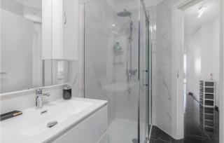 2 Bedroom Cozy Apartment In Kostrena - Kostrena - 6