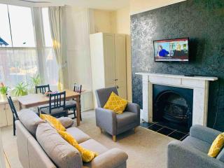 Scoresby's - 2-bedroom apartment with parking - Whitby - 0