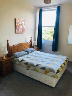 Scoresby's - 2-bedroom apartment with parking - Whitby - 2