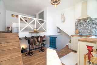 Casa Estábulo- Cozy Rustic Farmhouse (HORSE LOFT) - Estômbar - 0