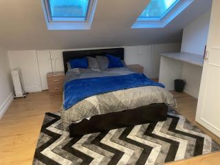 Beautiful loft with En-Suit in a family house, - London - 2