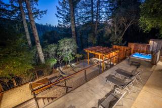 Valley Vista Redwoods Retreat W- Hot Tub, Deck Views - Guerneville - 0