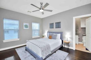 Rooftop Terrace Home with Garage Parking 10 minutes from NRG Stadium and Medical CTR - 3