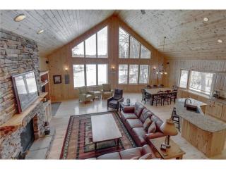 Large Log Home on Lake with Hot Tub - Cross Lake - 8