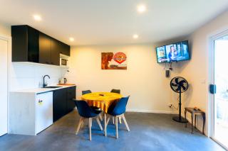 Retro Dunes Venus Bay - WiFi, Netflix, BBQ, linens, pets OK - 2