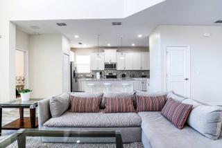 Great Home 10 min Parks! W/Pool Jacuzzi, 5 Bedroon - 8