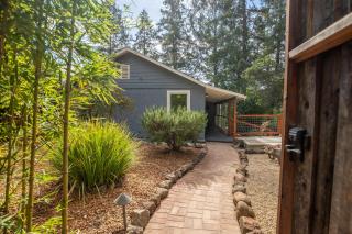 Valley Vista Redwoods Retreat W- Hot Tub, Deck Views - Guerneville - 2