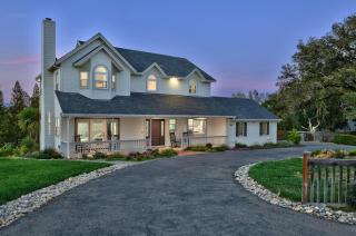 Moore Family Farmhouse--spectacular views immersed amongst the vines - Sebastopol - 0