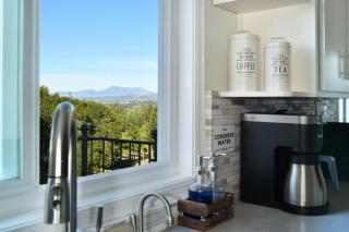 Moore Family Farmhouse--spectacular views immersed amongst the vines - Sebastopol - 1