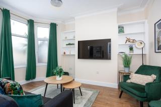 Huge 4 Bedroom House with Garden, Close to Beach - Southend-on-Sea - 9