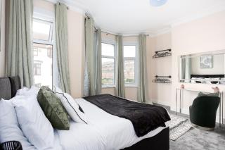 Huge 4 Bedroom House with Garden, Close to Beach - Southend-on-Sea - 6