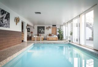 Exclusive Lakefront Mansion with pools in Stockholm - 3