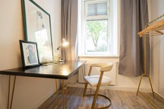 2-room apartment on the first floor with designer renovation. Exit to the courtyard. 15 minutes to Schloss Schönbrunn - Vienna - 8