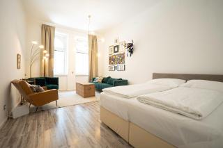 2-room apartment on the first floor with designer renovation. Exit to the courtyard. 15 minutes to Schloss Schönbrunn - Vienna - 9