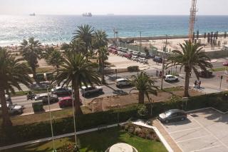 Frente al mar y a pasos del Mall - 0