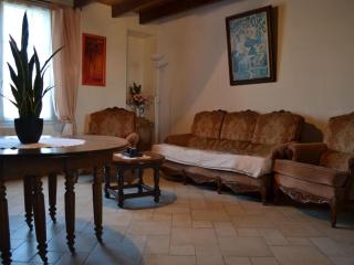 Gîte rénové 19ème siècle, 3 chambres, jardin privé, cheminée, internet, jeux, vélos adultes, parking - FR-1-653-26 - - 9