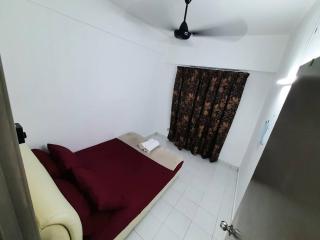 3-bedroom apartment with guarded parking inside - Seri Kembangan - 6