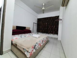 3-bedroom apartment with guarded parking inside - Seri Kembangan - 4