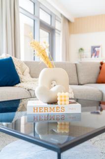 HiGuests - Elegant Apt With Terrace Minutes from Burj Khalifa - Dubai - 3