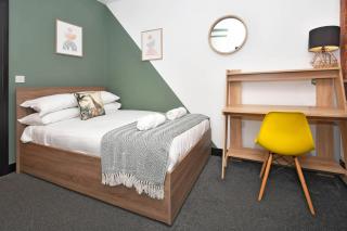 Brampton Him House, 5 double en-suites in this stunning property, all yours if you BOOK NOW! - 5