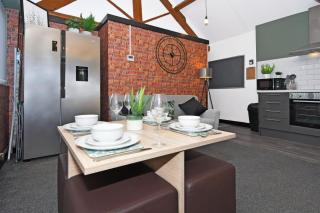 Brampton Him House, 5 double en-suites in this stunning property, all yours if you BOOK NOW! - 7