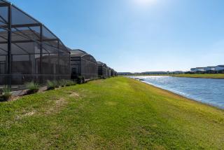 Great Home 10 min Parks! W/Pool Jacuzzi, 5 Bedroon - 9