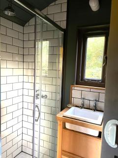 Old King William Shepherd Huts and Private Hot Tubs in North Norfolk - 7