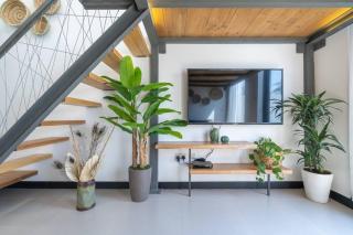 Tropical Loft with working station in JVC - 5