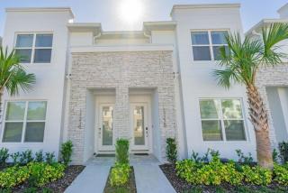 Private Pool Villa Family Retreat Near Disney World - 1