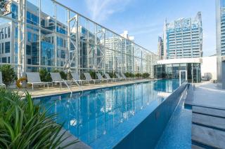 Cosmopolitan Apartment with Burj Khalifa View - Dubai - 3