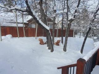 CUSTOM SINGLE STORY CABIN WITH JACUZZI POOL TABLE & BIG GAME ROOM WITH ARCADE games - 8