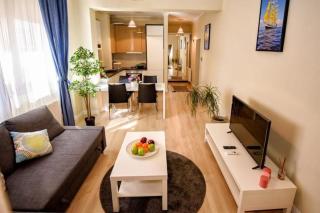 Manooy Apartment 2 - 4