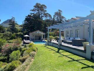 Luxe Family Home with Solar Power in Secure Hout Bay Estate - Cape Town - 8