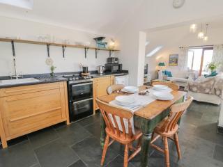 Cwch Gwenyn - Holyhead - 1