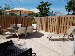 Hawaiian Cottage - Heated Pool Walk to the Beach - Cocoa Beach - 1