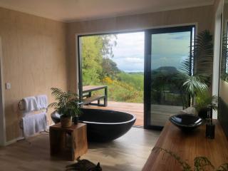 Whakaipo Bay Cabin Retreat Taupo - Taupo - 3