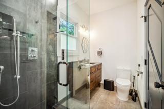 Luxury River Home - Pets Stay Free - 1