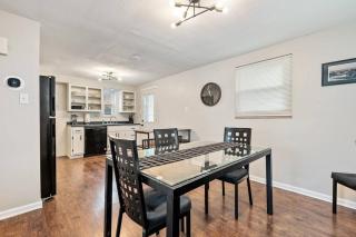 Open Floor Spacious Home, 15min from Downtown, Private Garage, Kids Friendly - Pittsburgh - 5