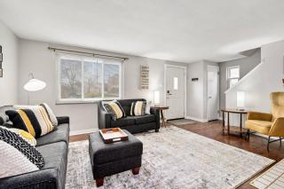 Open Floor Spacious Home, 15min from Downtown, Private Garage, Kids Friendly - Pittsburgh - 9