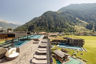 Alpine Luxury SPA Resort Schwarzenstein - Lutago - 0