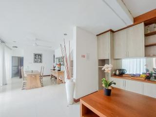 Puri Gading Villa Jimbaran by The Lavana - 5 Bedroom Villa - Jimbaran - 4