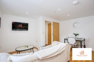 Cozy & Elegant 1bedroom House in Somerset Sleeps 2 By Hinkley Homes Short Lets & Serviced Accommodation - Bridgwater - 2