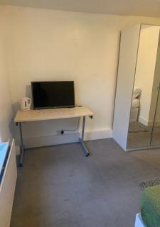 Balham, South London Spacious Guest House 3 - 5