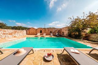 HelloApulia - Masseria La Cesarina - Villa Retreat with Pool & Olive Trees, Ceglie Messapica - Ceglie Messapica - 0